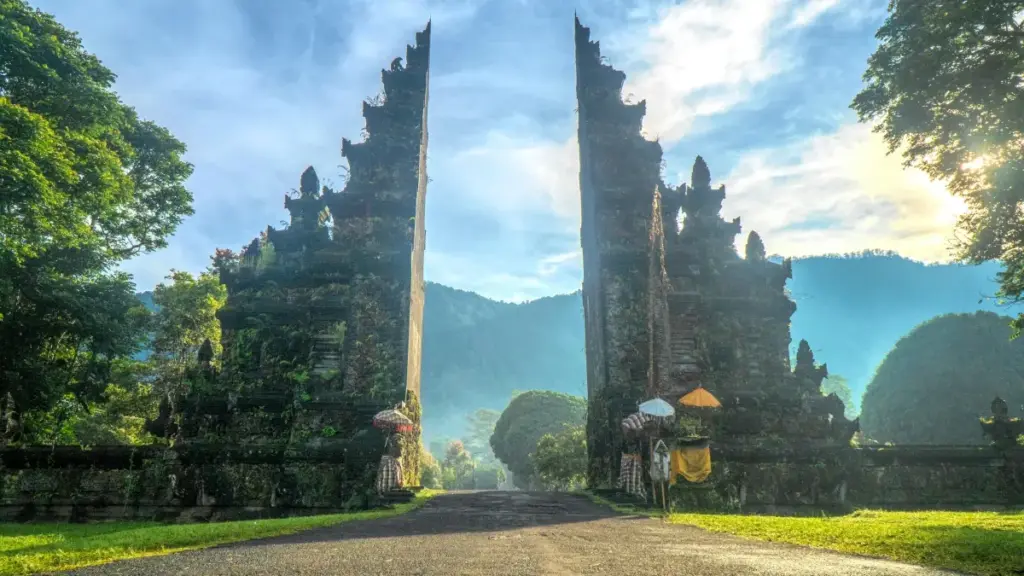 Practical tactics for New Zealand advertisers to find Qatar Clubhouse creators and use influencers to sell local tours — step-by-step, low-risk, and results-focused.