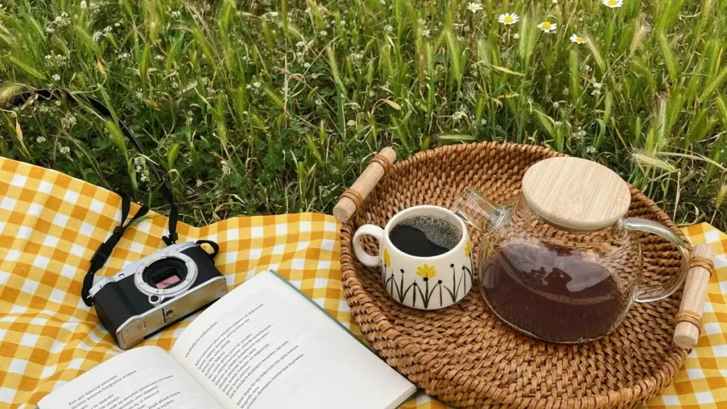 Practical guide for New Zealand creators on pitching German brands on Twitch to make fashion lookbooks — outreach templates, platform tactics and quick wins.