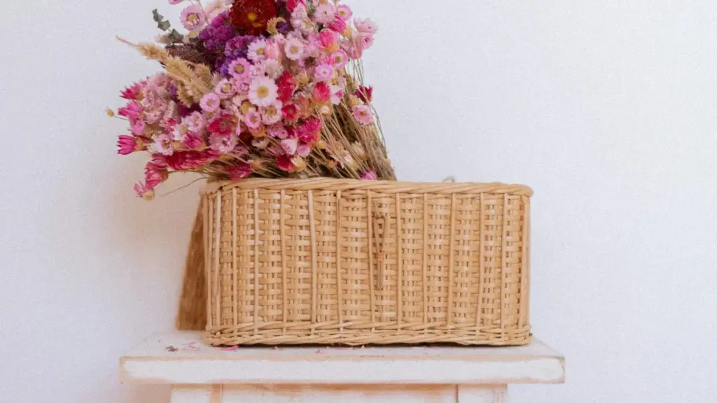 Practical tactics for New Zealand creators to find and pitch Hungary-linked Netflix brands for sponsored hotel reviews — step-by-step outreach, risk checks and creative angle ideas.