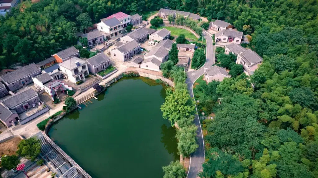 Practical guide for New Zealand creators on pitching Peruvian brands via Takatak to stream sponsored gaming content — tactics, templates and legal tips.