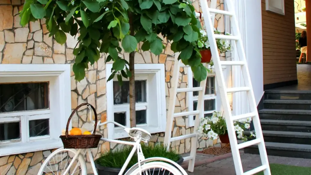 Step-by-step guide for NZ creators to connect with Australian brands on Line and win new audiences using localised content, budgets and measurement tips.