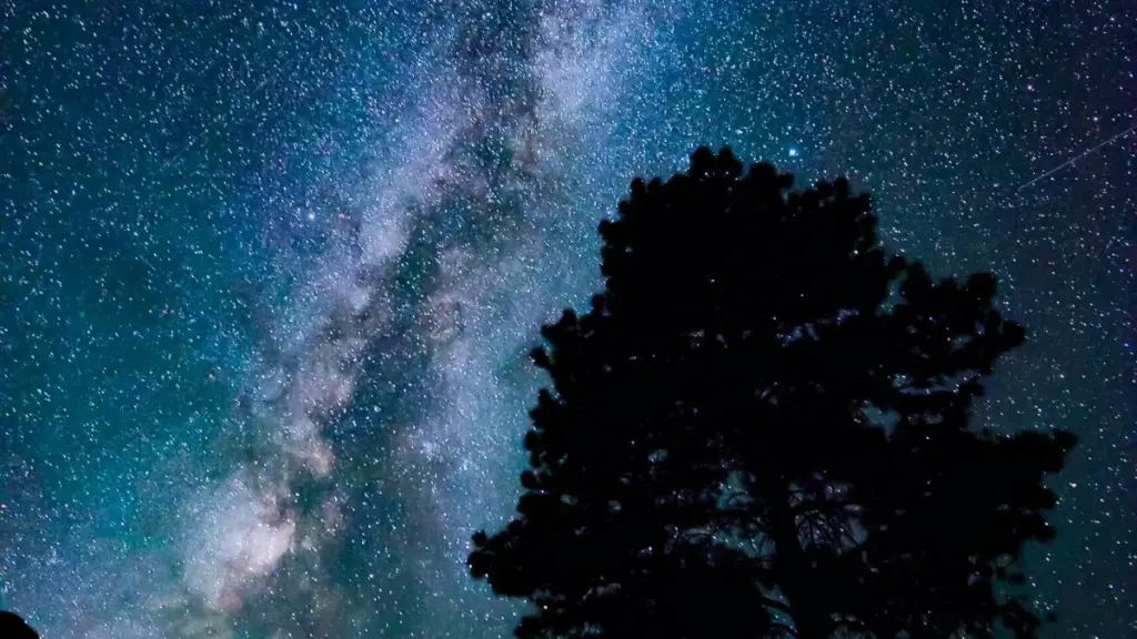 Practical guide for New Zealand creators on pitching Iran-based brands on Instagram for long-form reviews, outreach tactics, pricing norms and privacy tips.