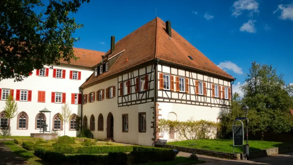 Practical guide for New Zealand creators on pitching UK brands via Takatak for unboxings and testimonial clips.