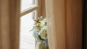 Practical guide for NZ advertisers to find Greek LinkedIn creators and run creator-led sustainability campaigns.