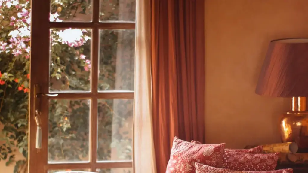 Practical guide for New Zealand creators on contacting German brands via Facebook to request PR packages, score unboxings, and build long-term partnerships.