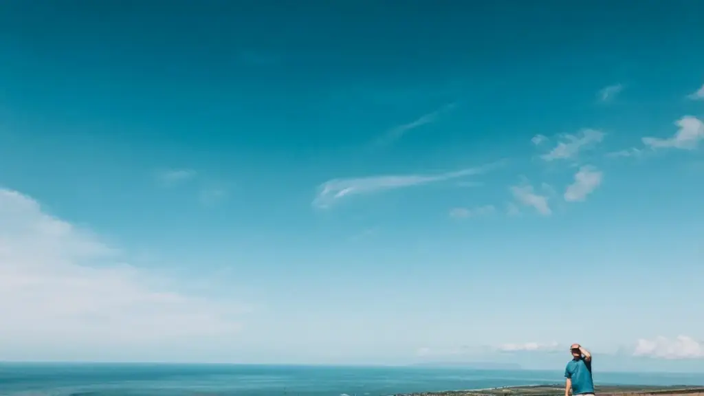 Practical playbook for New Zealand advertisers to find and sponsor Austria-based Twitter creators for behind‑the‑scenes content. Tools, outreach scripts, budgets and legal considerations.